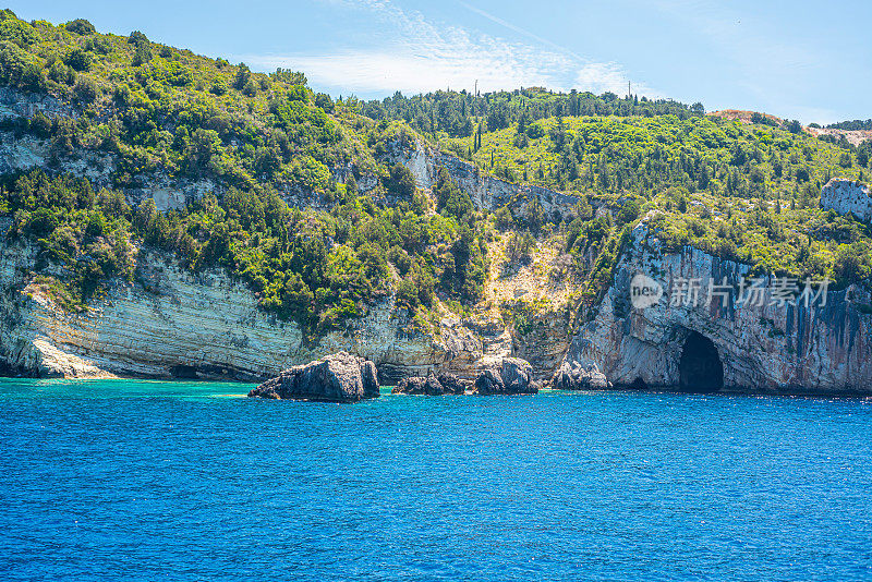 希腊帕尔加的蓝色洞穴