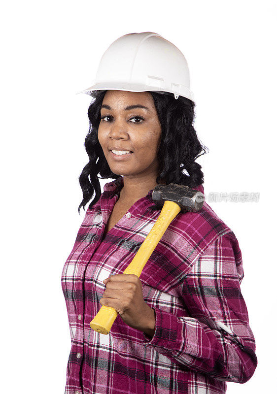 非裔美国女建筑工人，黄色锤子，没有背心。
