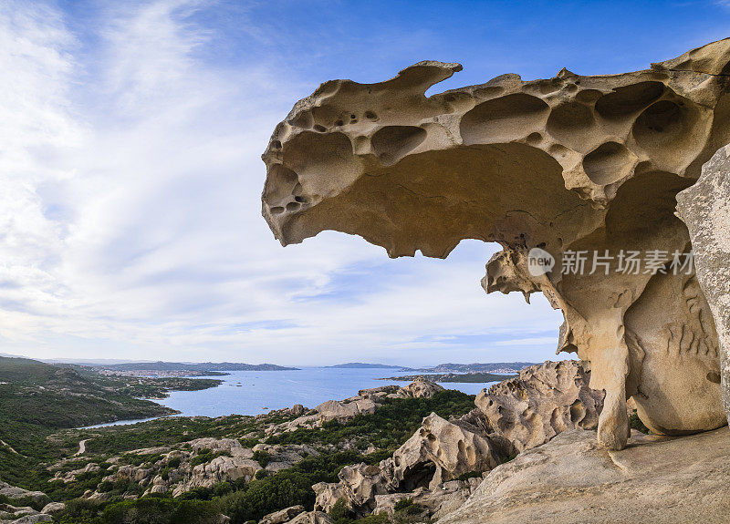 熊岩，帕劳-撒丁岛著名的岩层