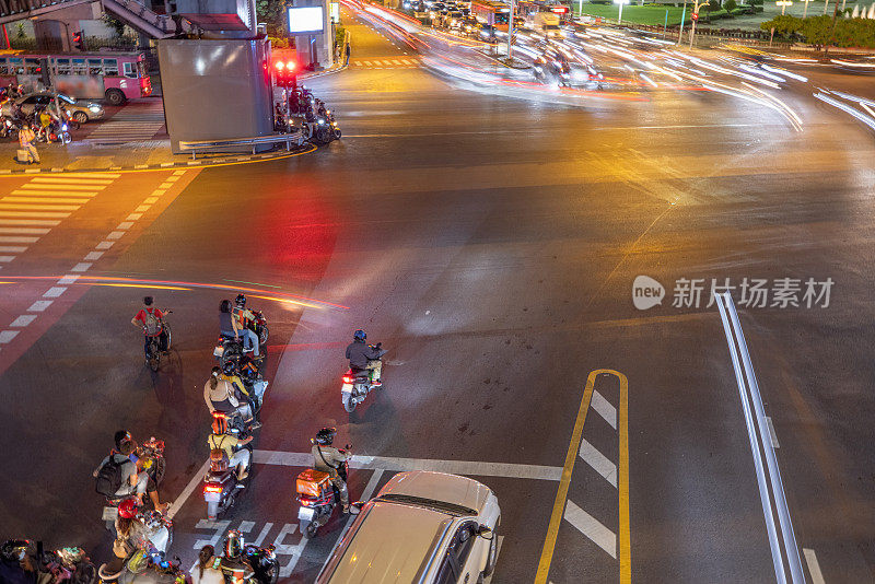 曼谷夜间繁忙的街道