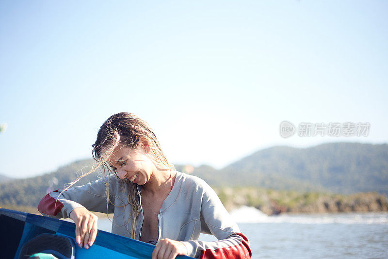 风筝冲浪板和女人