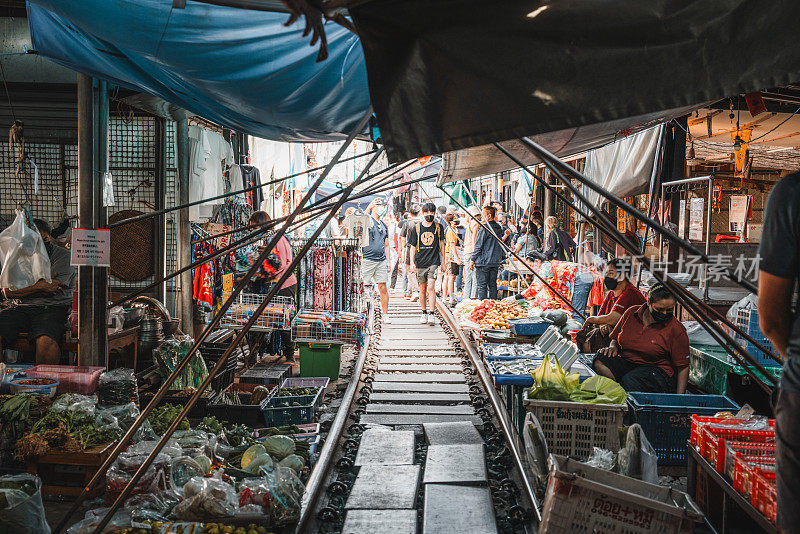 湄龙铁路市场，曼谷火车市场。泰国