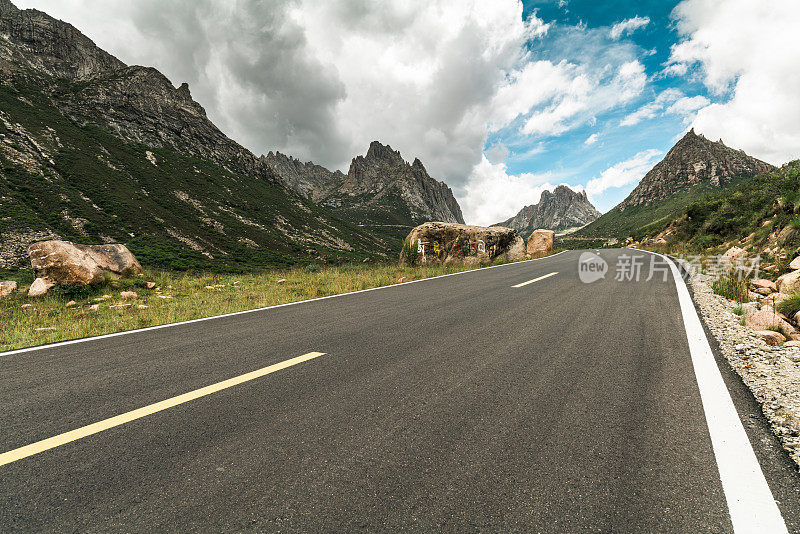 中国连宝业泽的山路