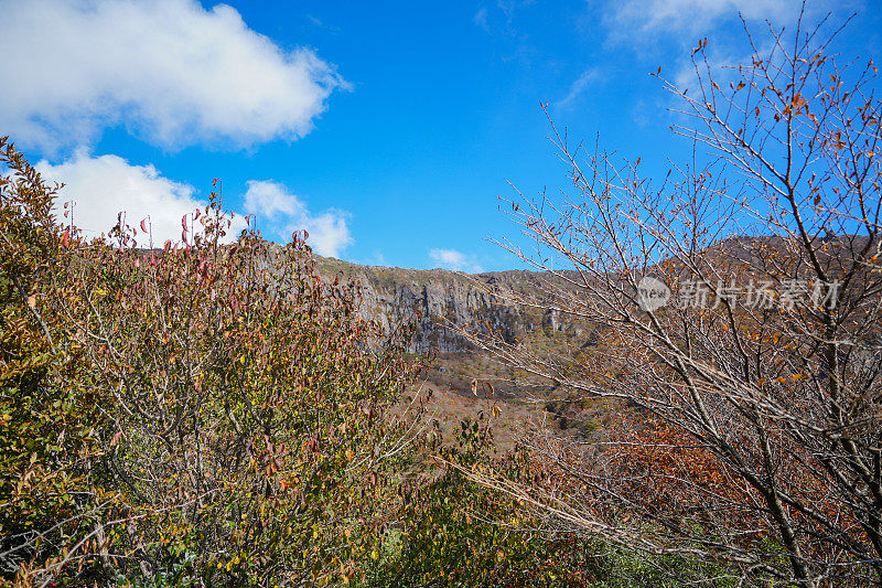 汉罗山的悬崖和岩石(济州岛)