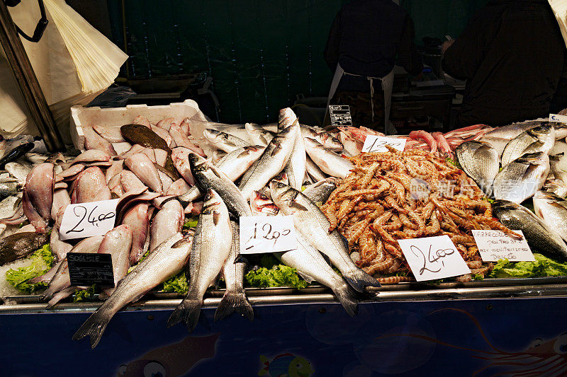 意大利鱼市场出售的新鲜鱼
