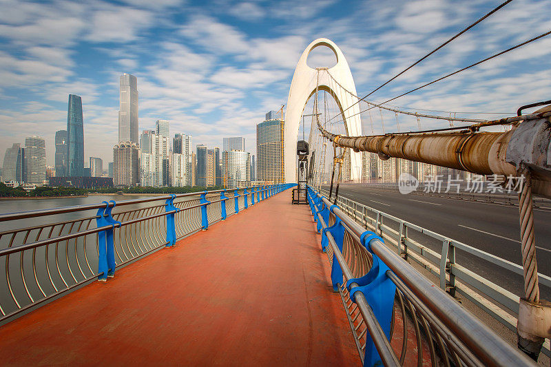 现代珠江大桥和现代金融大厦