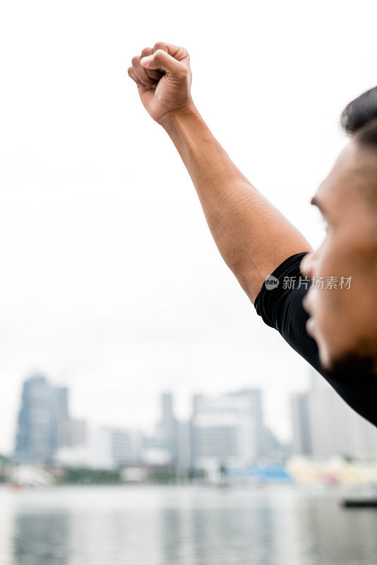 日本成功人士在市中心祈祷