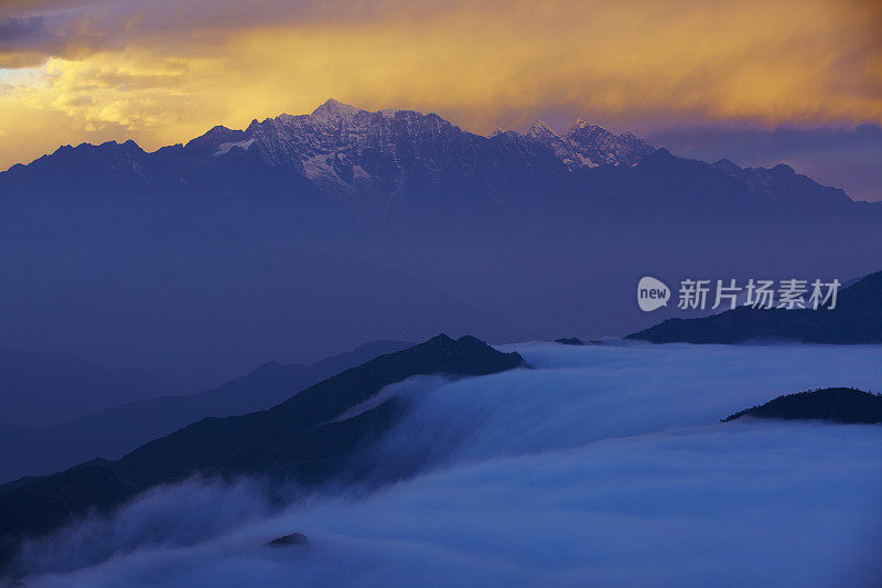 中国牛山上美丽的日落