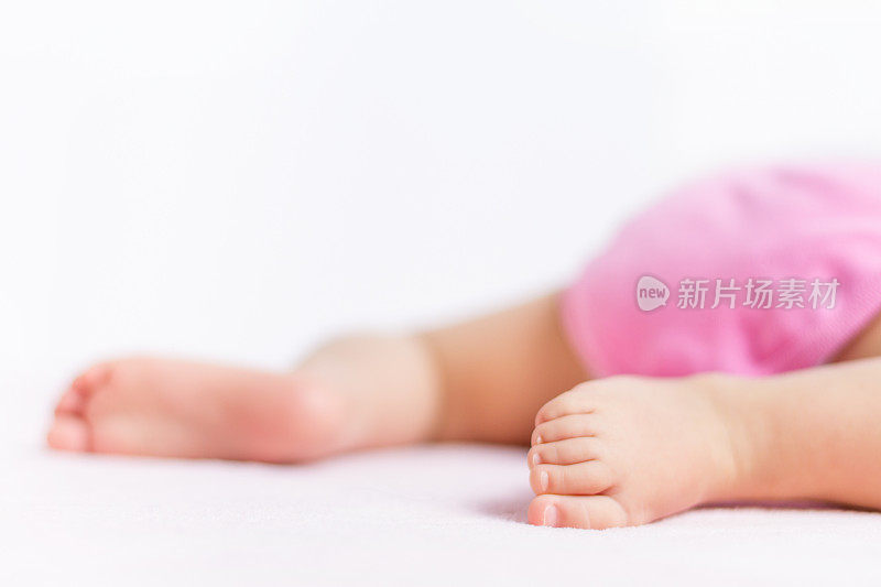婴儿的脚趾和脚