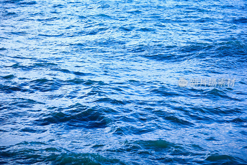 蓝色涟漪的海水海水