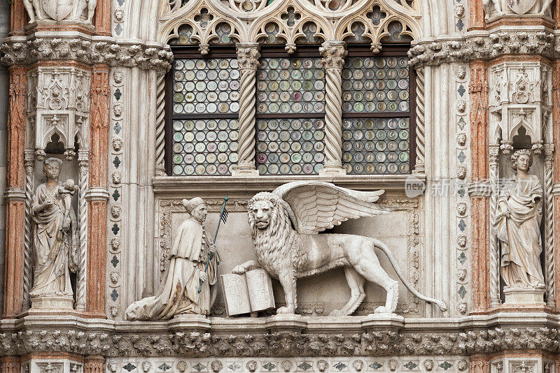 圣马可大教堂上的威尼斯飞狮