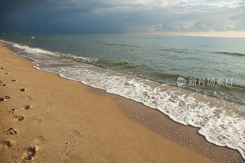 狂风暴雨的海