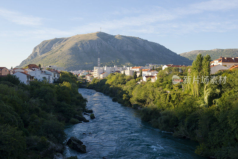 波斯尼亚-黑塞哥维那莫斯塔尔的景观和内雷特瓦河