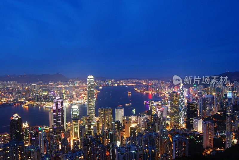 黄昏时分的香港维多利亚湾