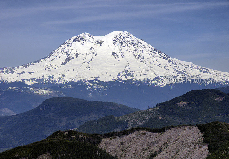 雷纳山