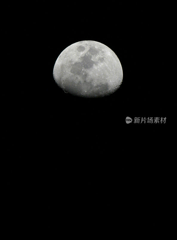 黑与白的月亮