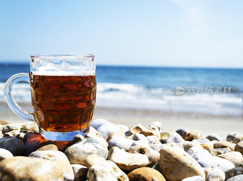 海滩上的啤酒