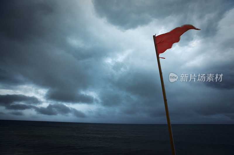 红旗警告飓风风暴有暗海云危险