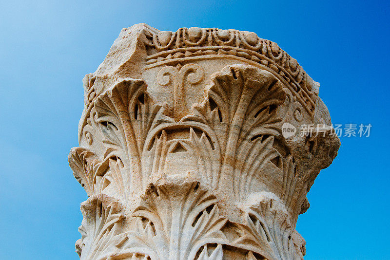 以色列凯撒利亚的希腊科林斯式柱子