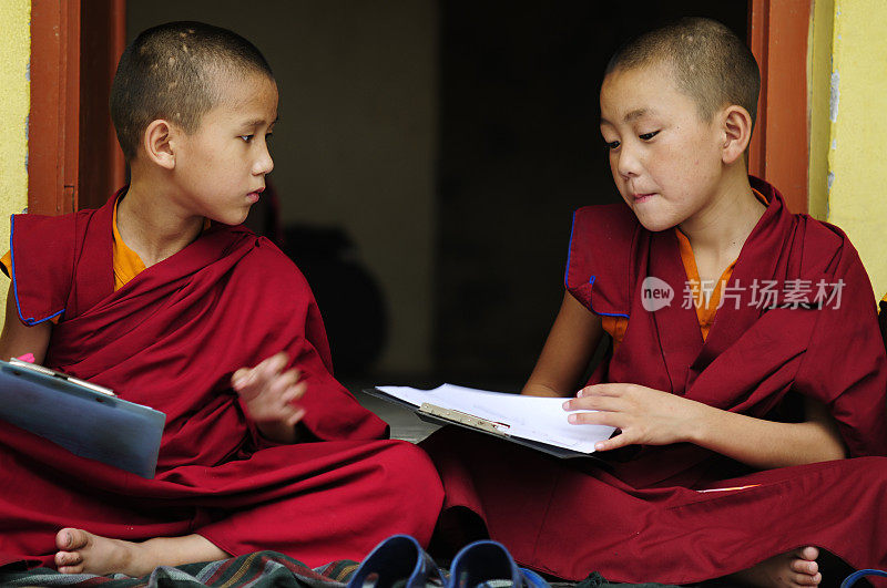 两个藏族小和尚