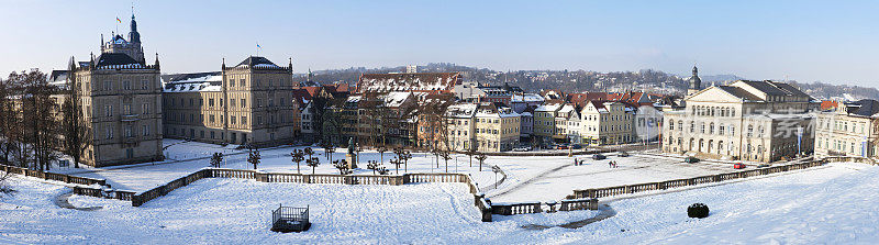 Schlossplatz广场冬季全景，科堡，德国