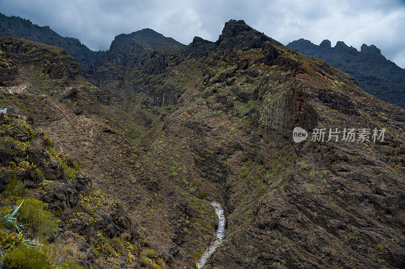 特内里费岛陡峭的峡谷和崎岖的地形