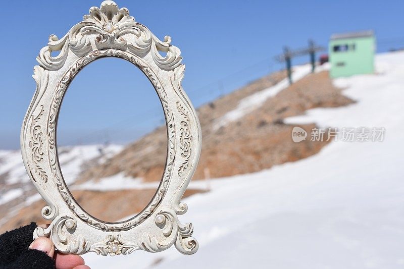 雪中的相框