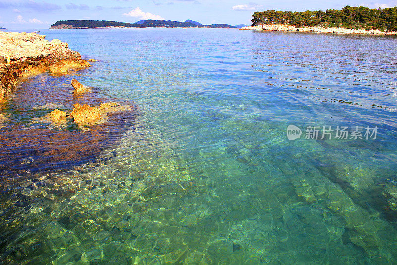 田园诗般的亚得里亚海，绿松石半透明的地中海海滩，埃拉菲提岛(科洛塞普，西潘和洛普)全景-达尔马提亚，克罗地亚