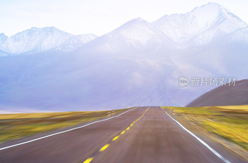 通往雪山的戏剧性道路