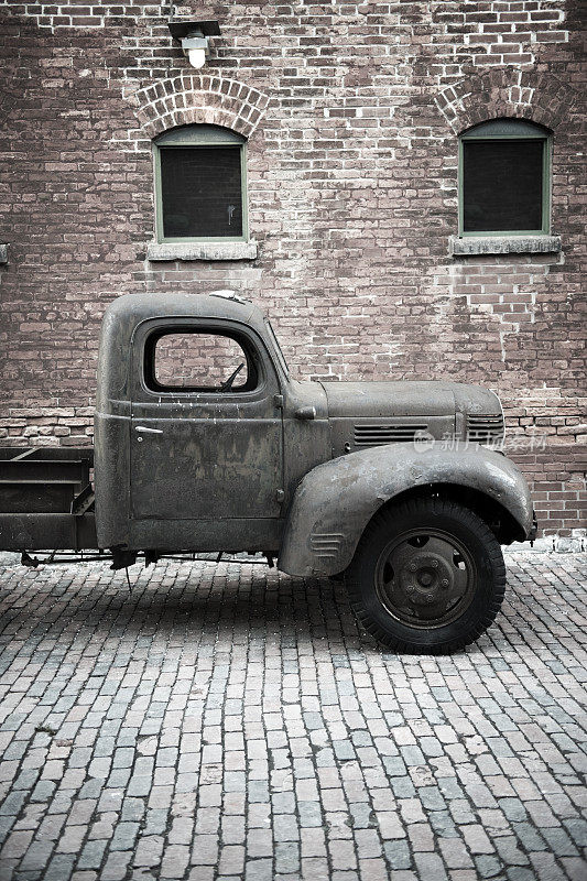 旧卡车，生锈和遗弃