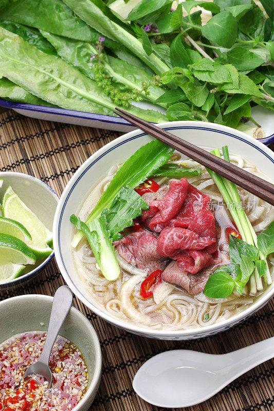 越南牛肉米粉汤