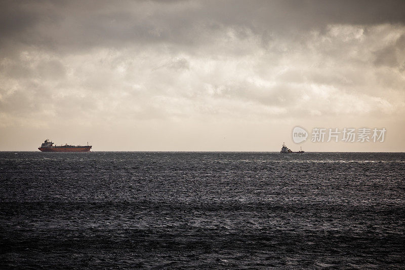 船在Øresund，丹麦