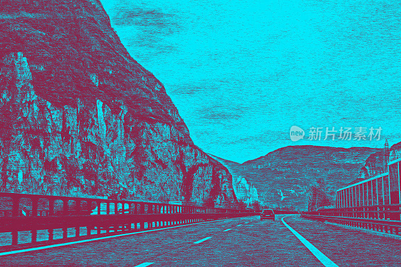 高速公路沿着山区行驶