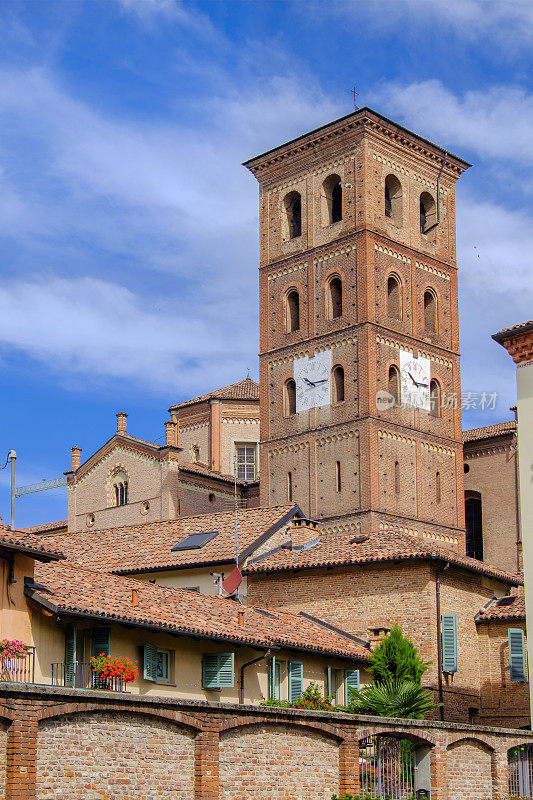 阿斯蒂，被认为是蒙费拉托葡萄酒区现代首都。皮埃蒙特,意大利北部。