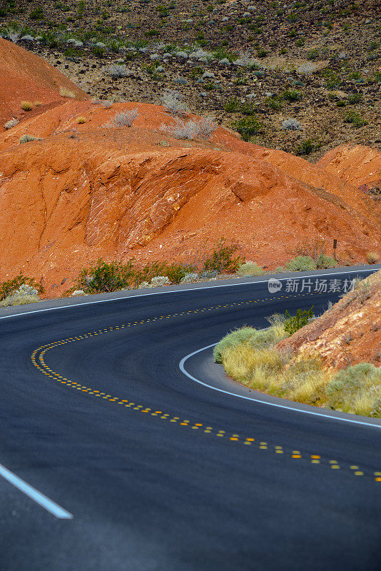 沙漠之路和红岩