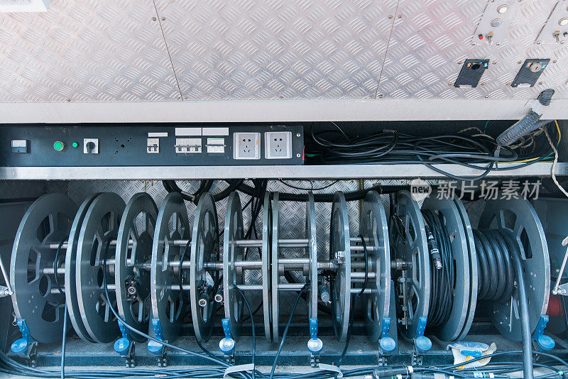 集中如此所需的钢辊与光纤电缆安装在一个建筑工地的数据电缆。