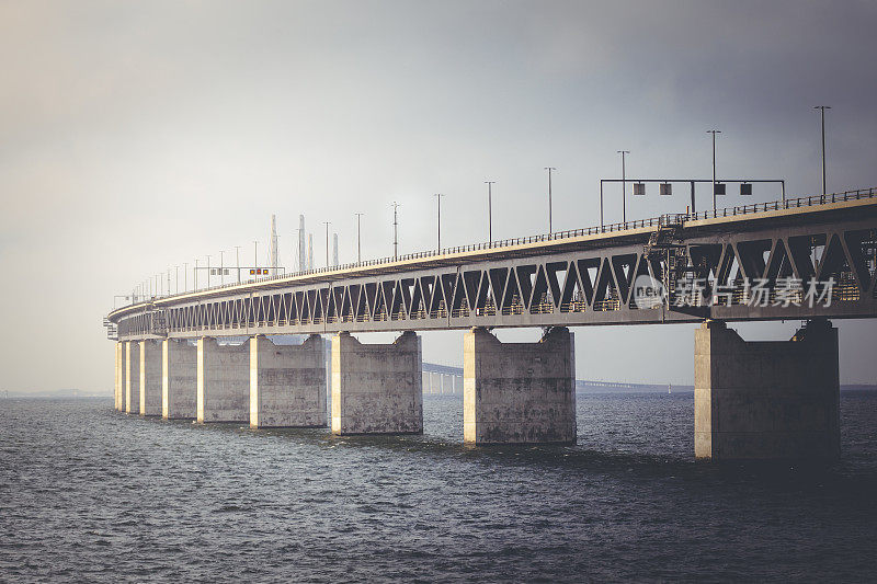 瑞典和丹麦之间的欧勒松大桥