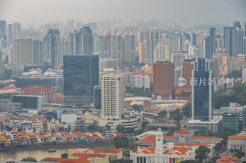 黄昏时分的新加坡城市天际线和城市景观