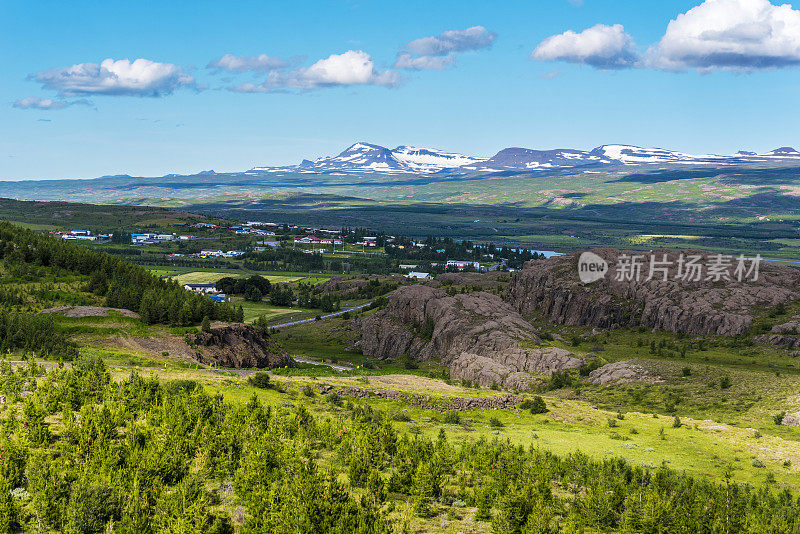 冰岛东部Fljotsdalsherad市的Fellabaer镇位于Lagarfljot湖的边界