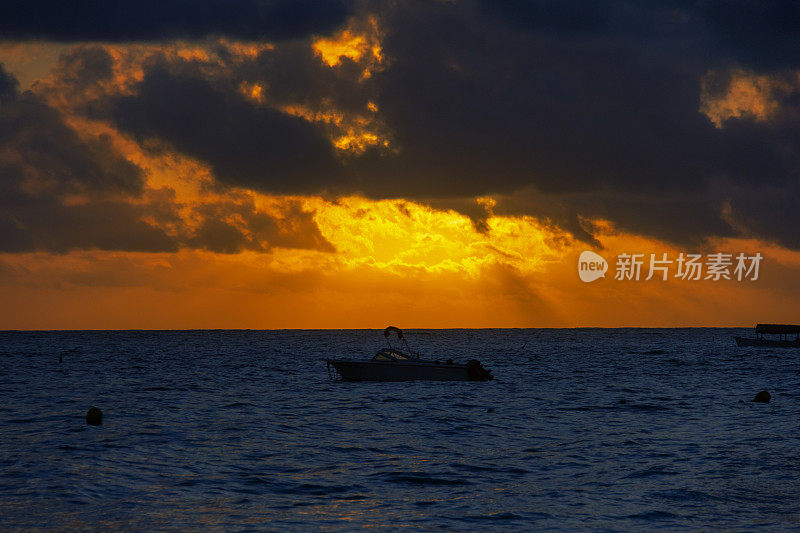 加勒比海的日出。