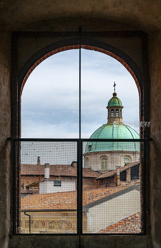 维耶瓦诺。公爵广场的窗户