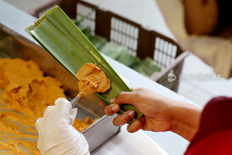 典型亚洲食品:“Otak-otak”(烤Attap叶包鱼饼)