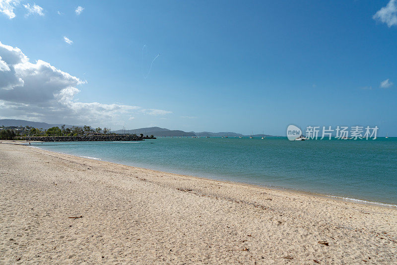 Boathaven海滩公园，Airlie海滩在热带圣灵岛，澳大利亚。