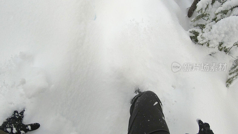 滑雪者双手准备野外装备的细节