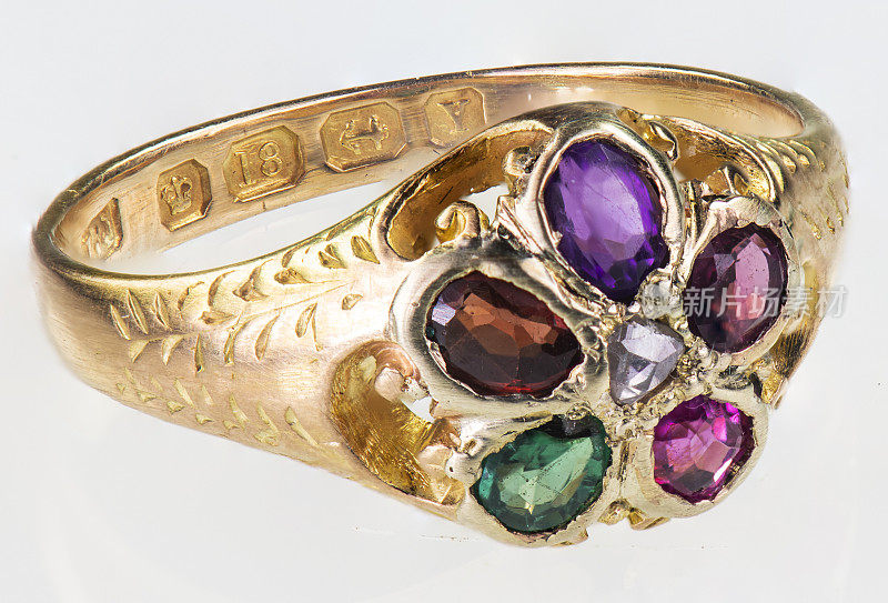 金戒指与钻石、红宝石、石榴石、祖母绿和紫水晶