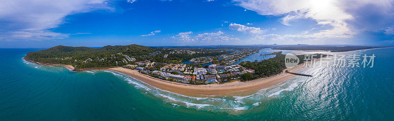澳大利亚昆士兰努萨市海浪的鸟瞰图