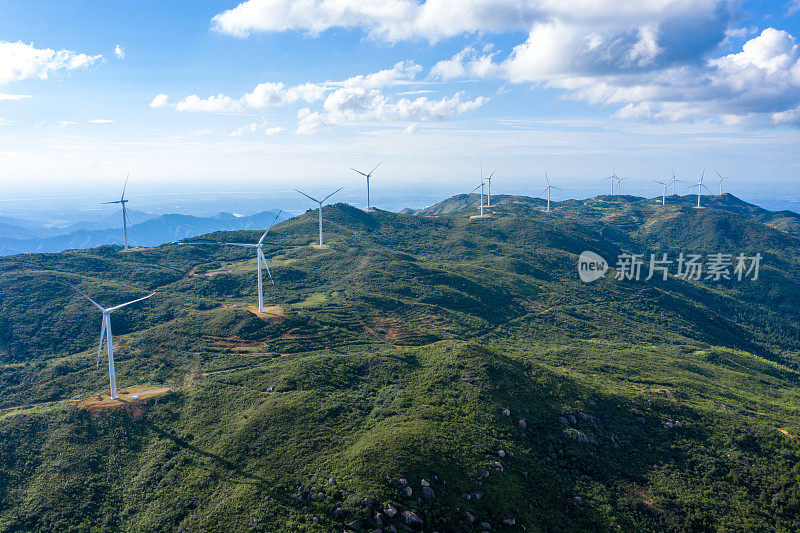 山脊的风场。高角度航空摄影。