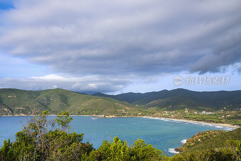 厄尔巴岛的拉科纳海滩(意大利托斯卡纳群岛)