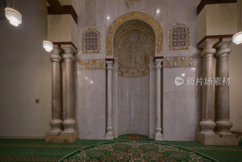 哈基姆清真寺，绰号安瓦尔，是埃及开罗的一座历史悠久的清真寺。