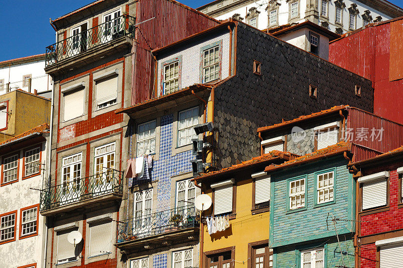 波尔图，葡萄牙，历史中心的五颜六色的房子
